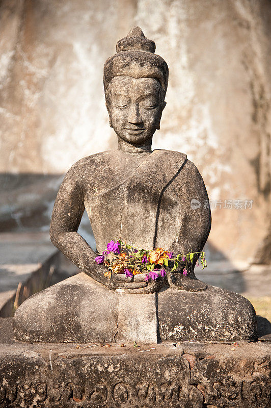 老挝万象的石佛雕像