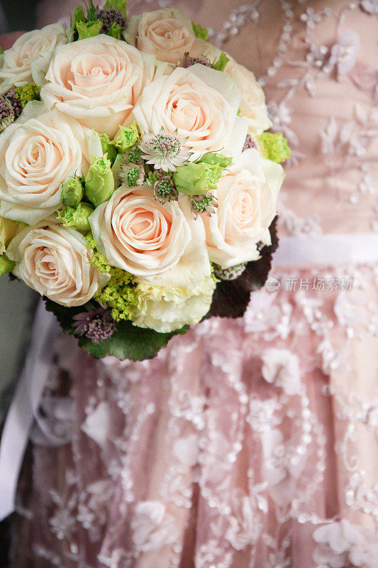 婚纱和花束