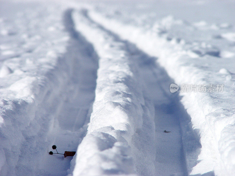 一对滑雪道