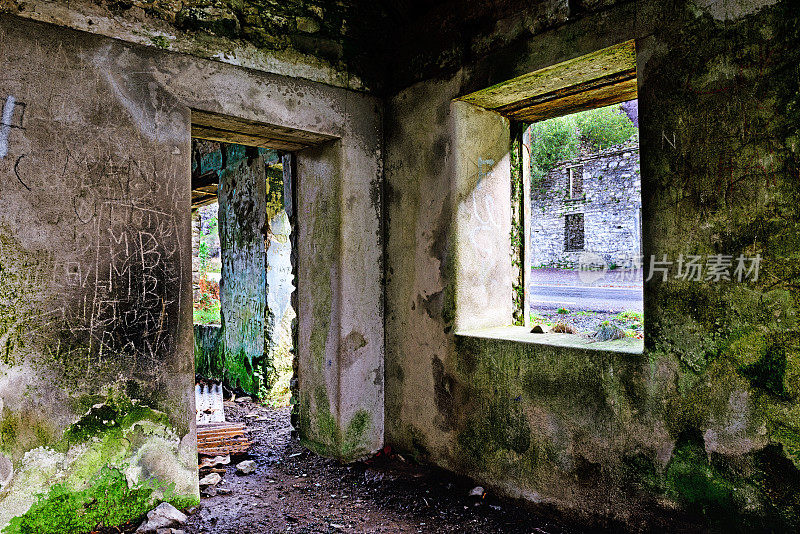 在爱尔兰一所废弃的房子里