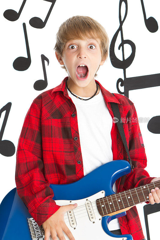 摇滚男孩在音符中酸楚