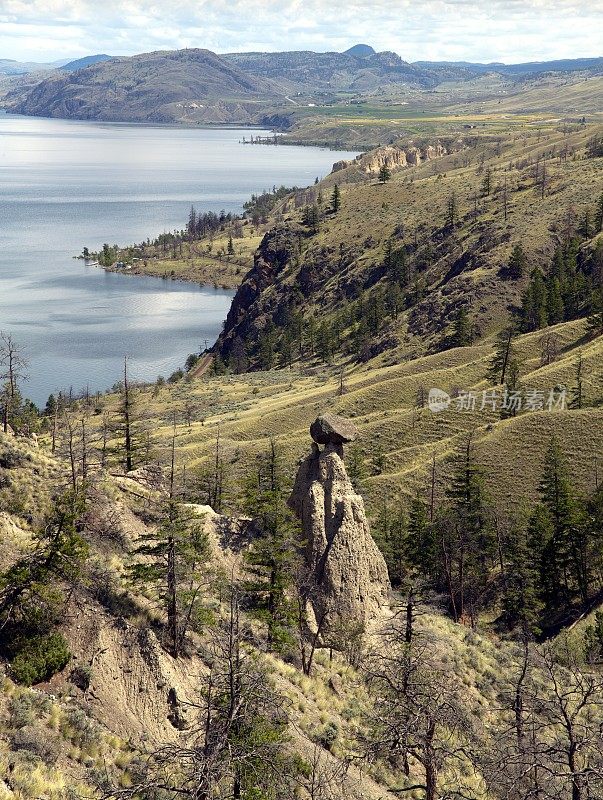 平衡岩石和坎卢普斯湖，B.C.