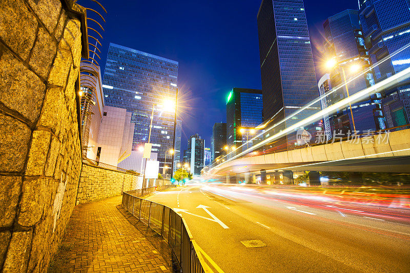 香港夜间的交通状况