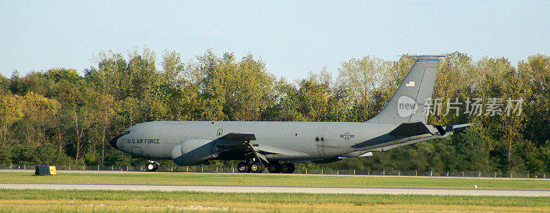 军用加油机KC135同温层加油机
