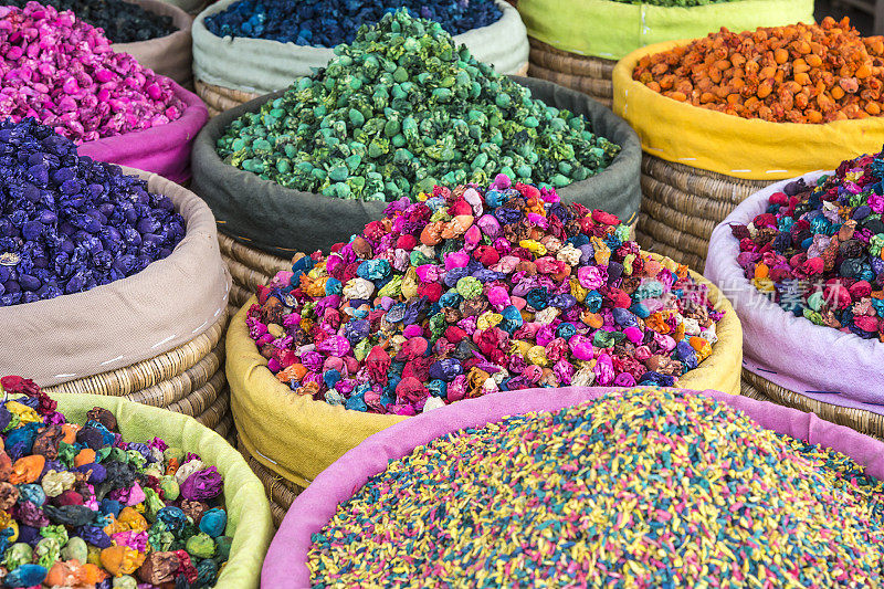 马拉喀什市场干花和水果的选择