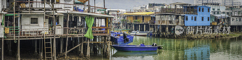 渔村高脚楼拥挤的棚屋全景香港中国