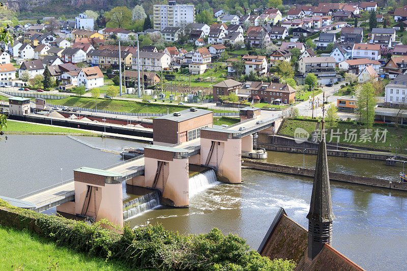 德国内卡尔河上的船闸和堰