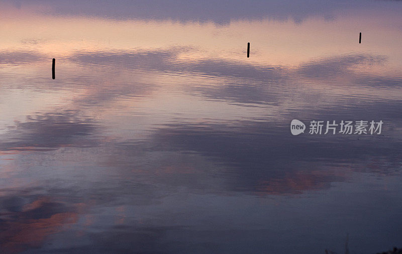 夕阳反射湖