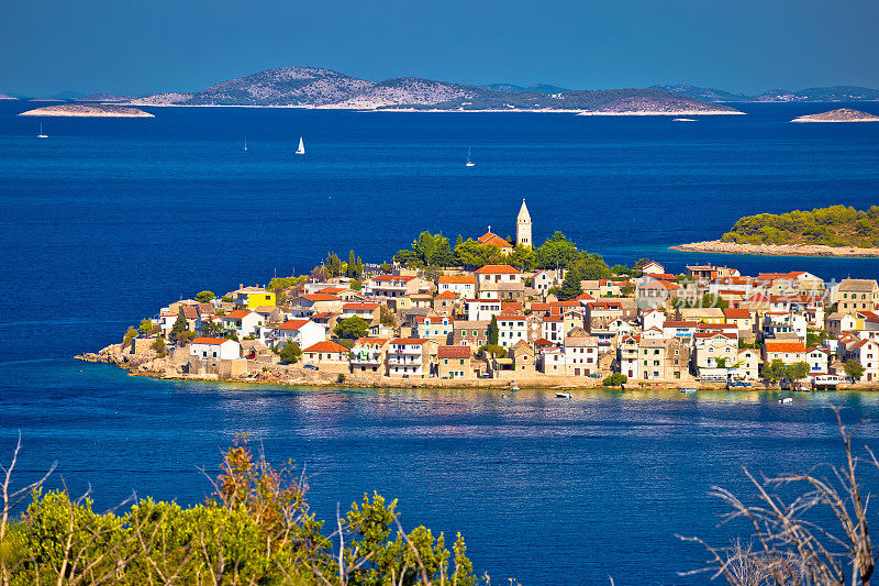 滨海群岛和蓝色的亚得里亚海，克罗地亚的达尔马提亚地区
