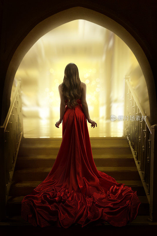 优雅的女人剪影在长礼服，女士的后视图，时装模特服装在楼梯上挥手