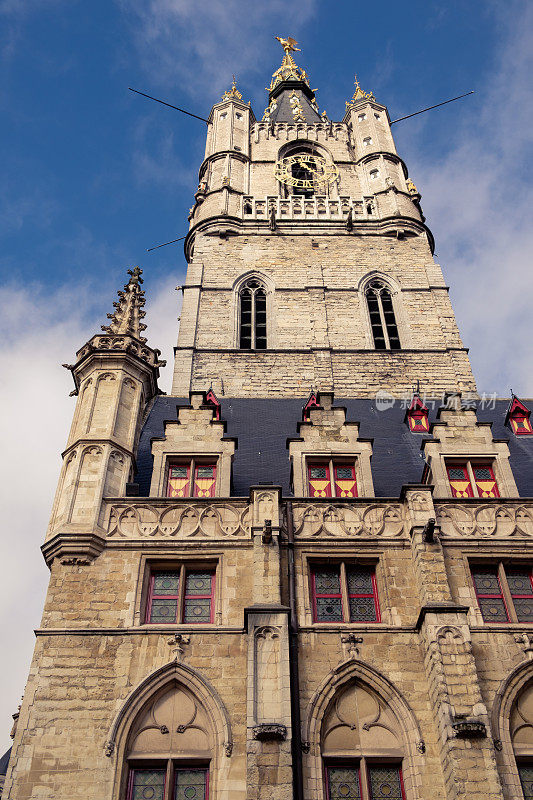 比利时根特钟楼的低角度视角