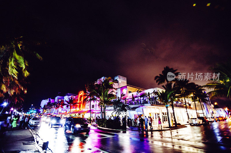 夜间海洋驾驶-迈阿密海滩，佛罗里达