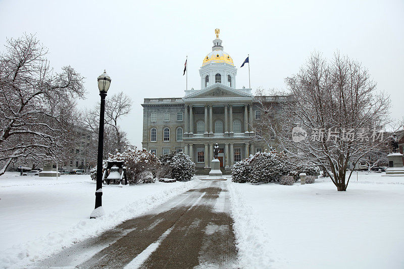 冬天的新罕布什尔州议会大厦