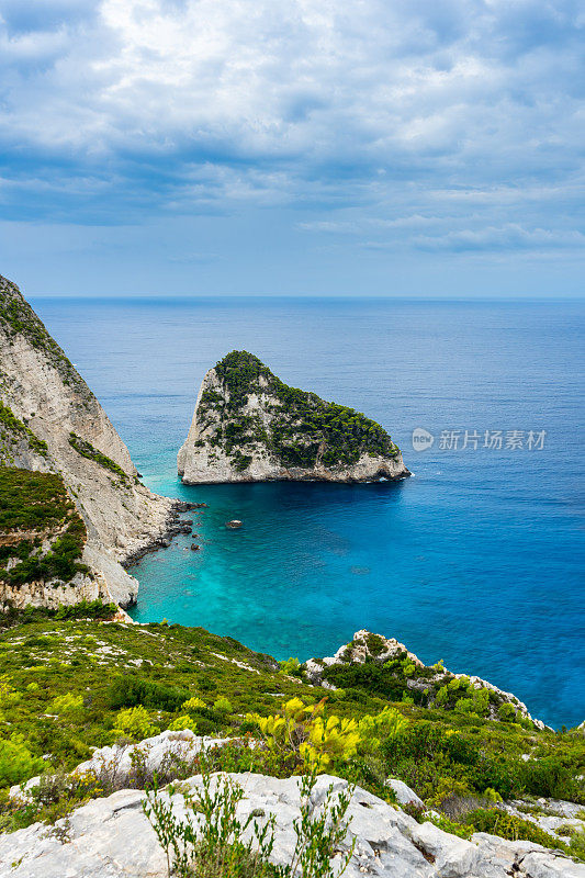 希腊，扎金索斯，湛蓝海水中的美丽的普拉卡基小岛