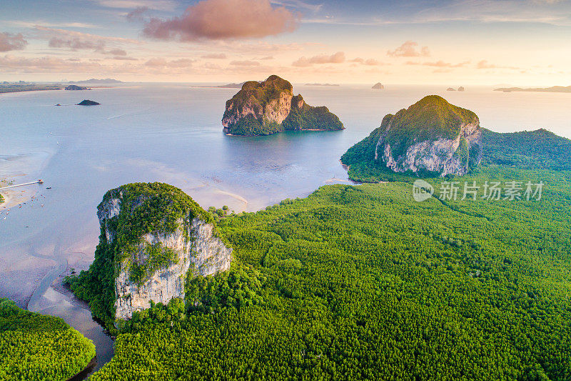 鸟瞰图拍摄热带美丽的海滩海与红树林在泰国南部