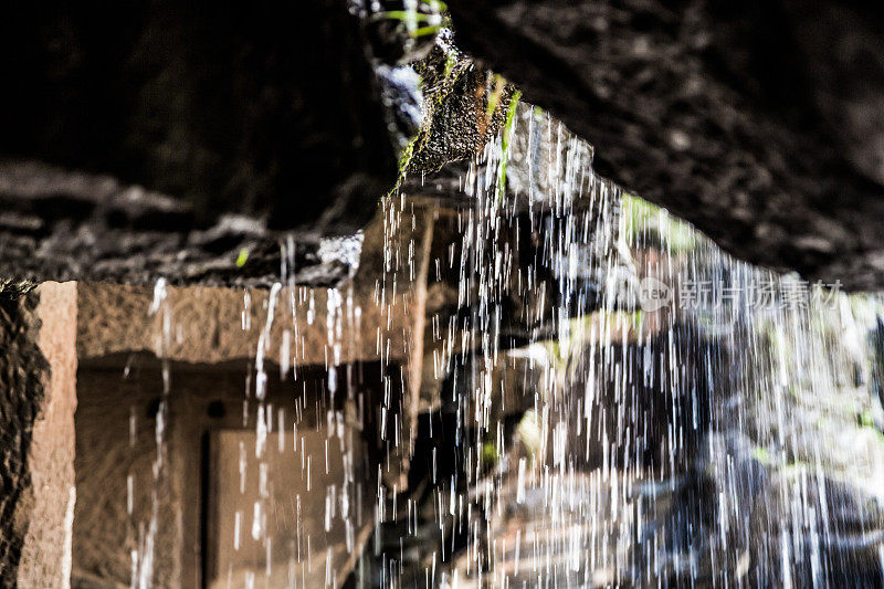 下雨下的古巴迦洞穴