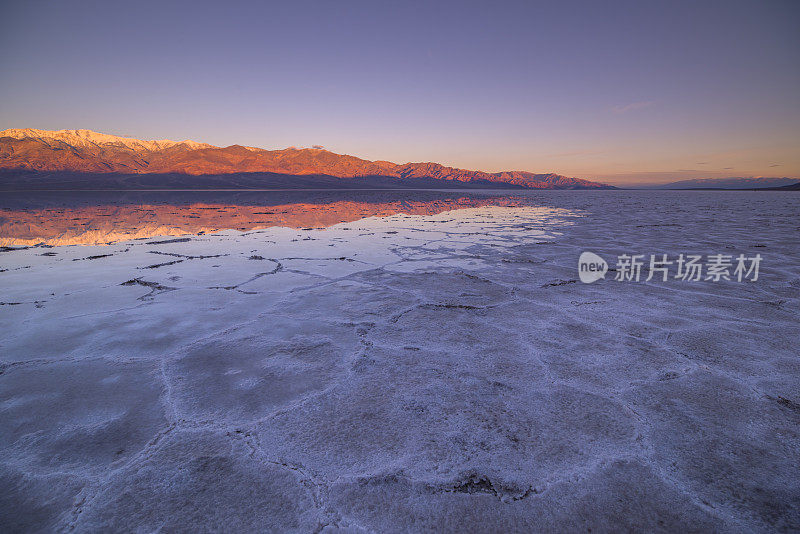 死亡谷的盐海和恶水盆地