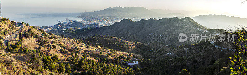马拉加的空中城市景观与地中海山脉，西班牙