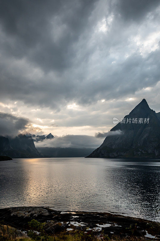 挪威的山脉和峡湾。