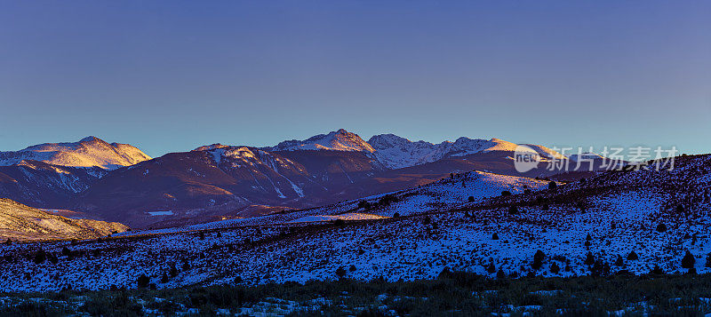 萨沃奇山脉，日落