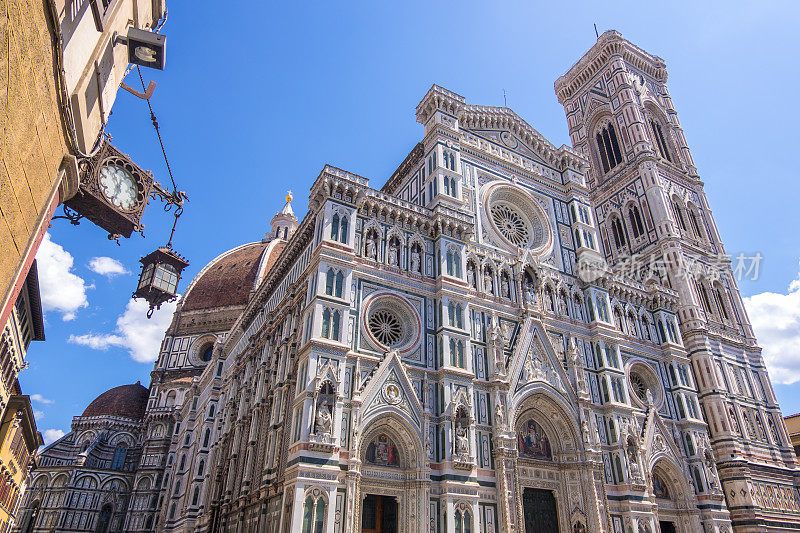 意大利佛罗伦萨，托斯卡纳，圣玛丽亚大教堂和乔托大教堂的钟楼