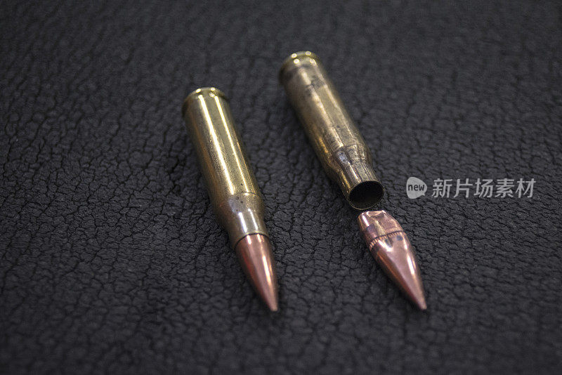 已发射和未发射7.62x51北约弹药弹药比较