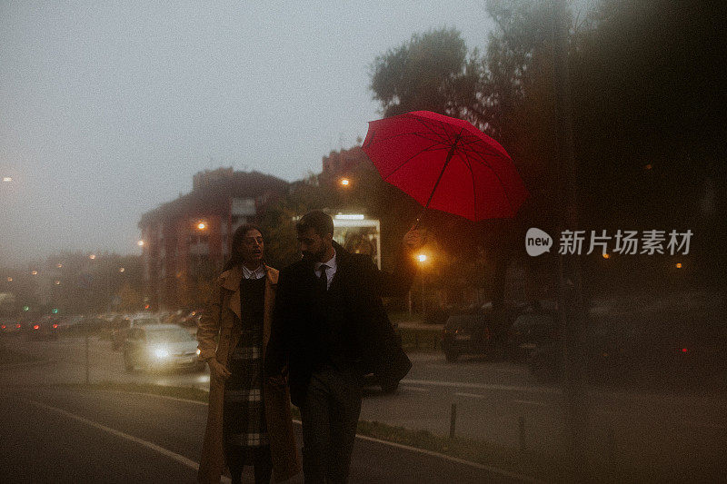 等等，我要帮你挡雨