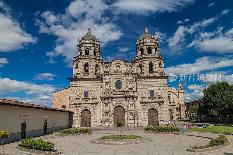 秘鲁卡哈马卡——2015年6月8日:秘鲁卡哈马卡大教堂。