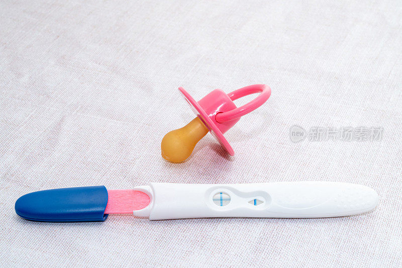 怀孕测试-粉红色奶嘴阳性