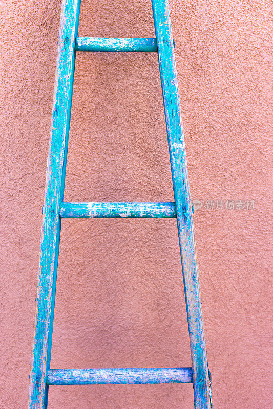 圣达菲，NM:蓝色阶梯背土砖墙，拷贝空间