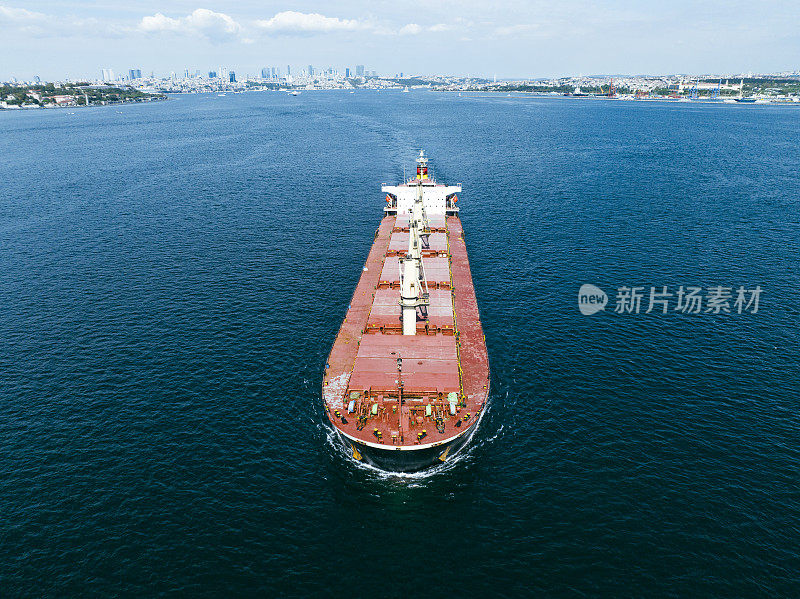 船舶进出口及商务物流，国际集装箱货船远洋物流运输，无人机航拍。