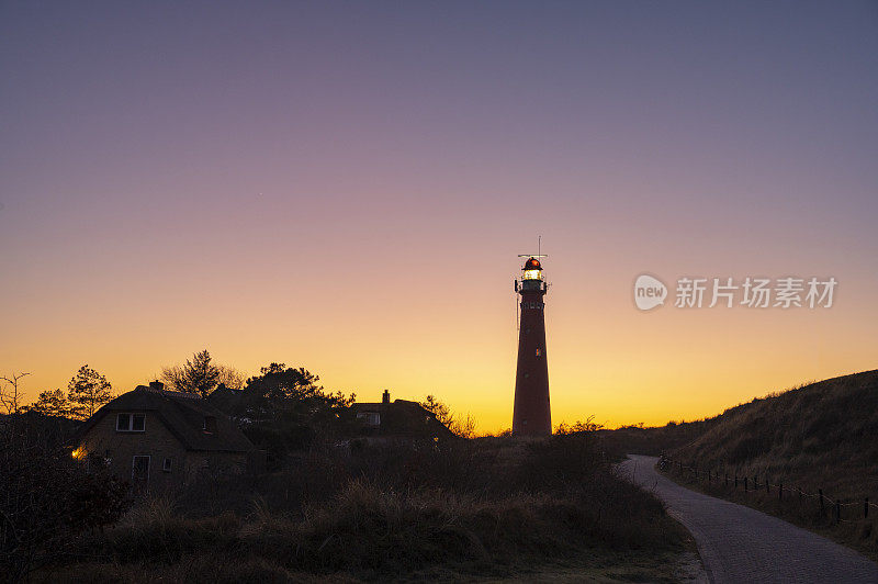 日落时分，Schiermonnikoog岛上的灯塔