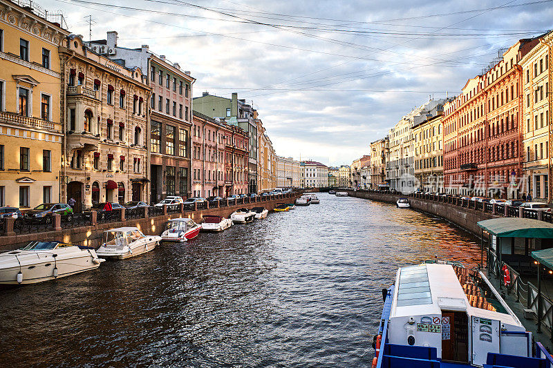圣彼得堡市内的街道和丰坦卡河