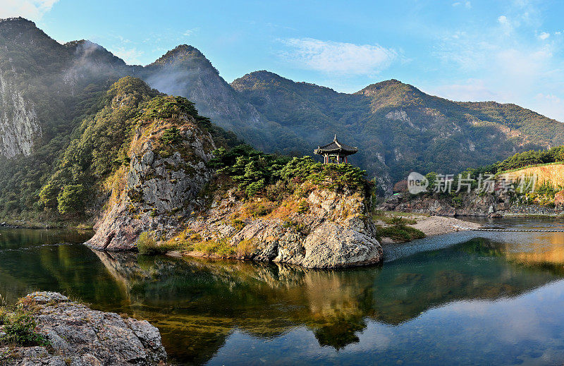 月流峰全景