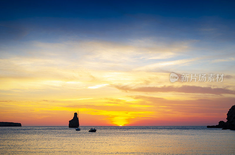 贝尼拉斯海滩日落，伊比沙岛