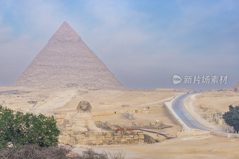 埃及开罗吉萨的狮身人面像和埃及金字塔群
