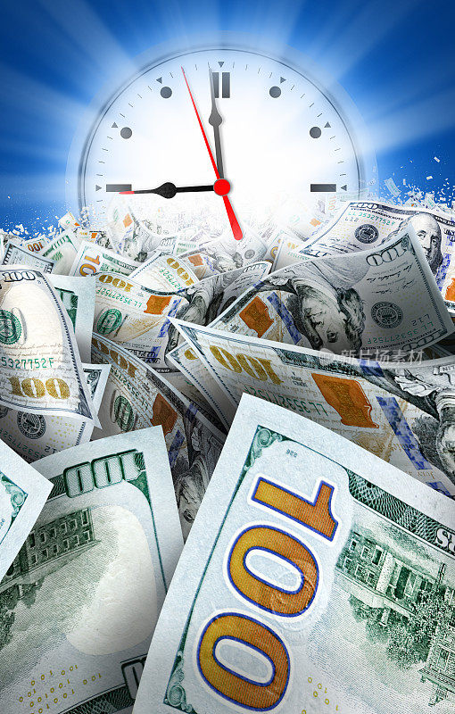 时间是金钱概念的一大群金钱和钟面