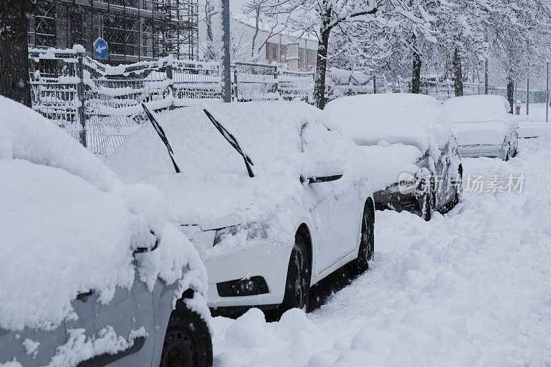 车下的雪