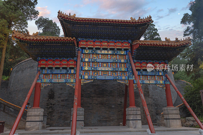 在中国历史建筑风格的北京大门。