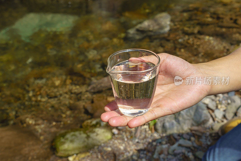 户外野餐茶，山泉水