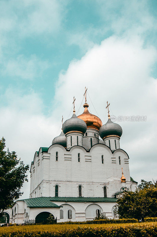 俄罗斯莫斯科斯摩棱斯克圣母大教堂五颜六色的圆顶