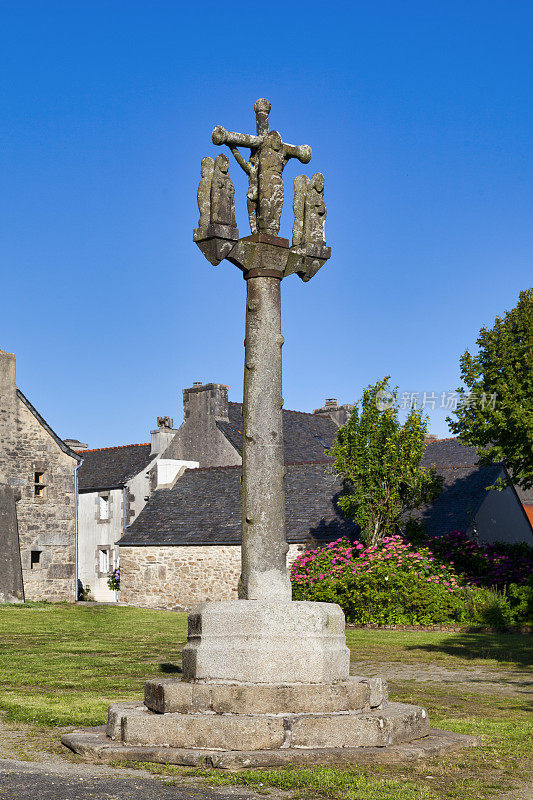 圣伊夫教堂的髑髅十字架Plounéour-Ménez