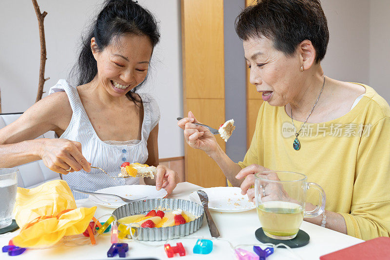 在家庆祝生日