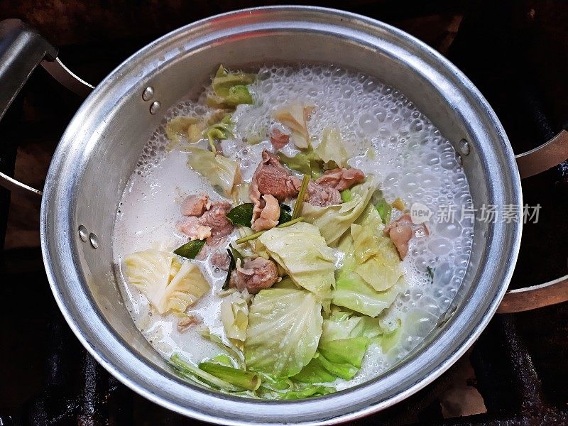 烹饪泰国菜-鸡椰汤
