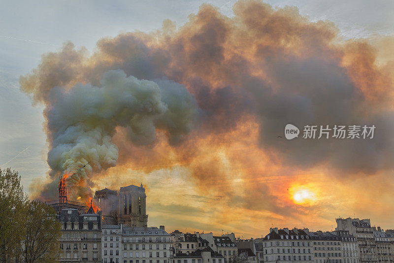 Cathédrale巴黎圣母院失火，2019年4月15日，星期一