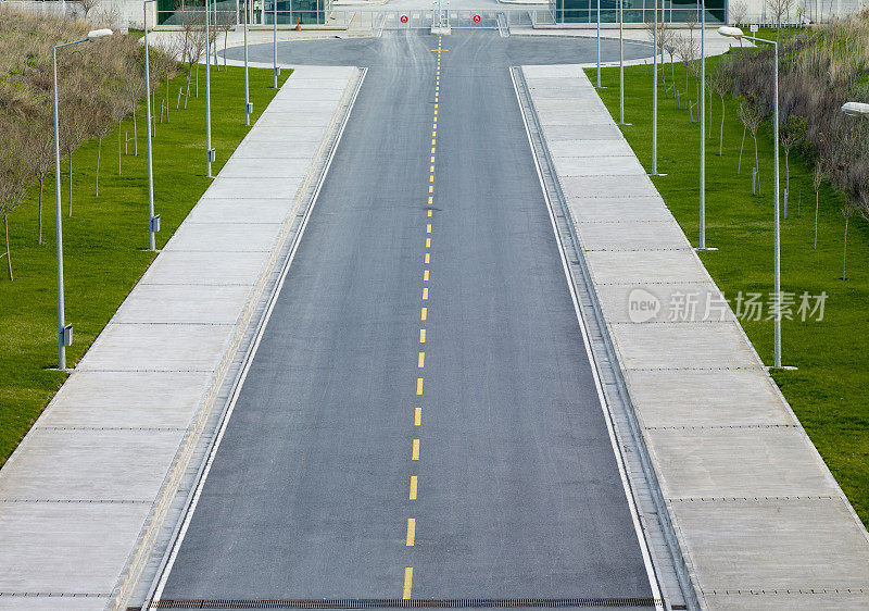 空无一人的道路