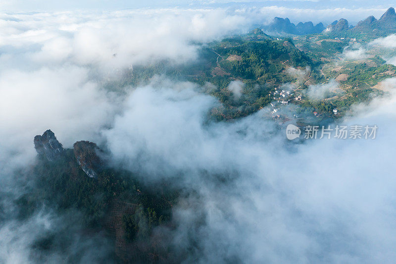 桂林阳朔县雾天大景观鸟瞰图