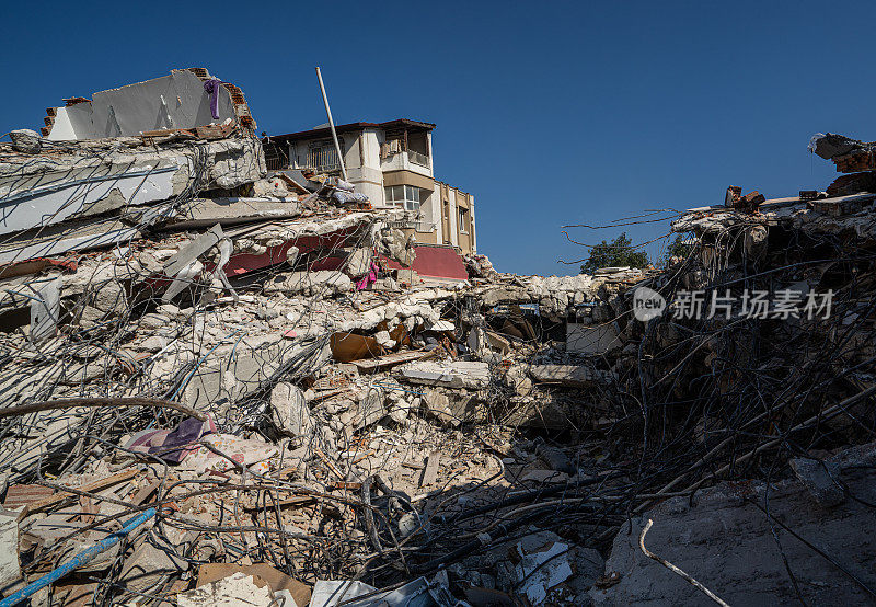 地震后倒塌的建筑物残骸