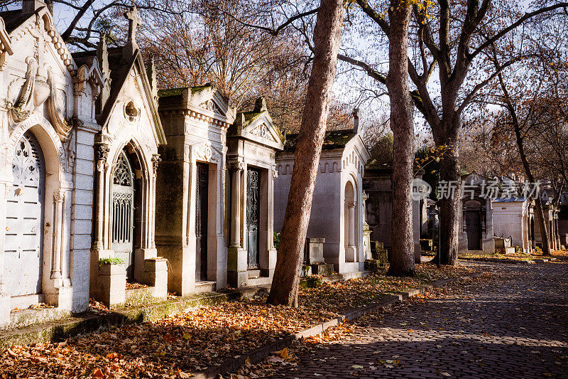 巴黎拉雪兹神父公墓的小巷
