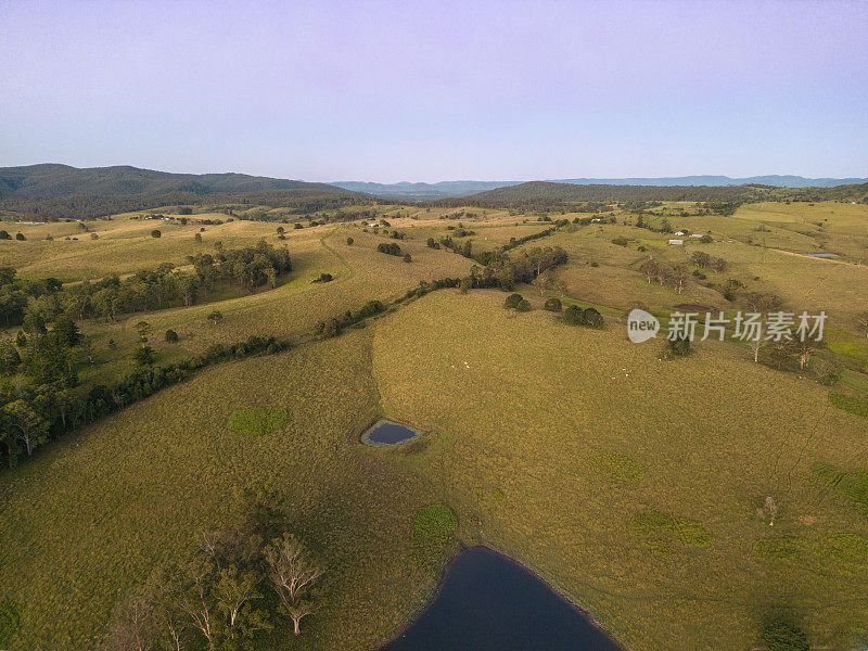 黄昏时分，澳大利亚昆士兰州风景秀丽的农田